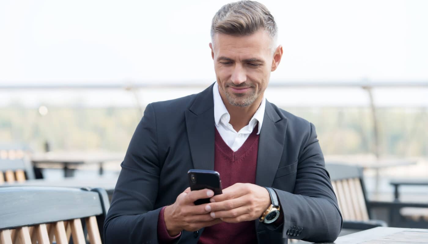 businessman sur son téléphone portable